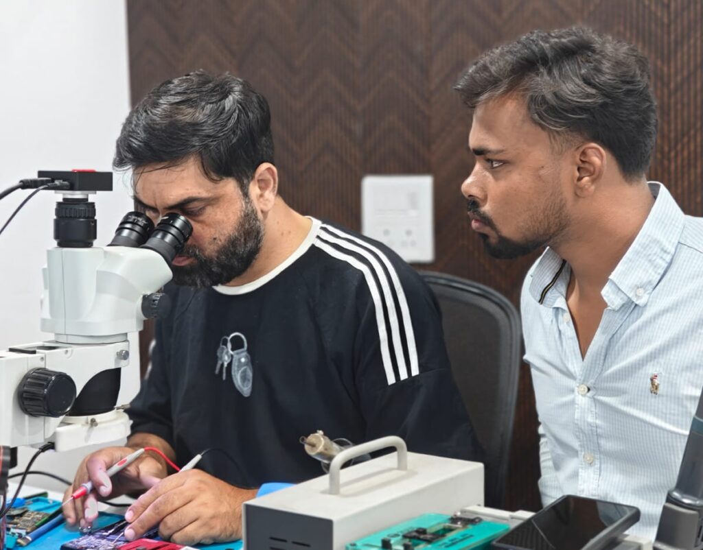 Android & Iphone Repairing Course Screen Fixer Mobile Repairing Institute | live training
