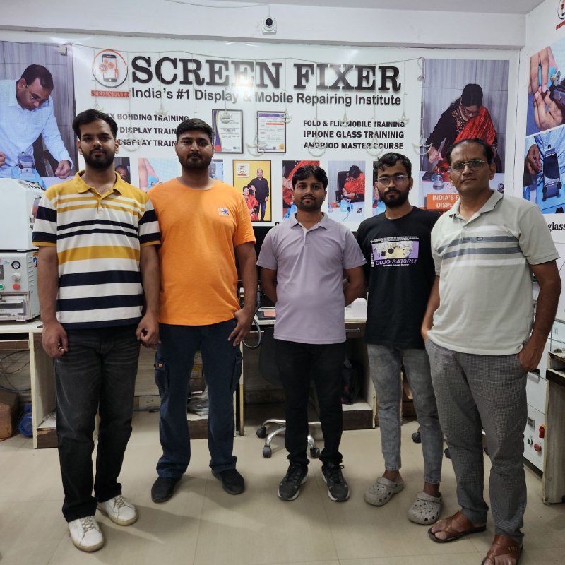 Screen Fixer Mobile Repairing Institute | Students