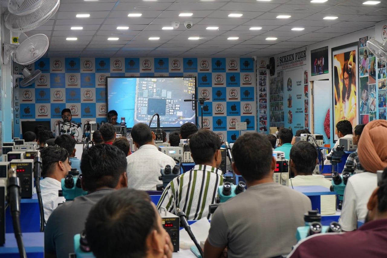 Mobile Repairing Institute in Karol Bagh